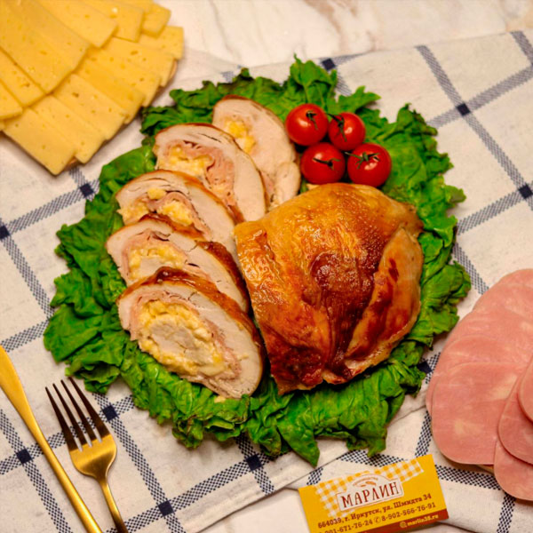 Фото Рулет куриный с ветчиной и сыром