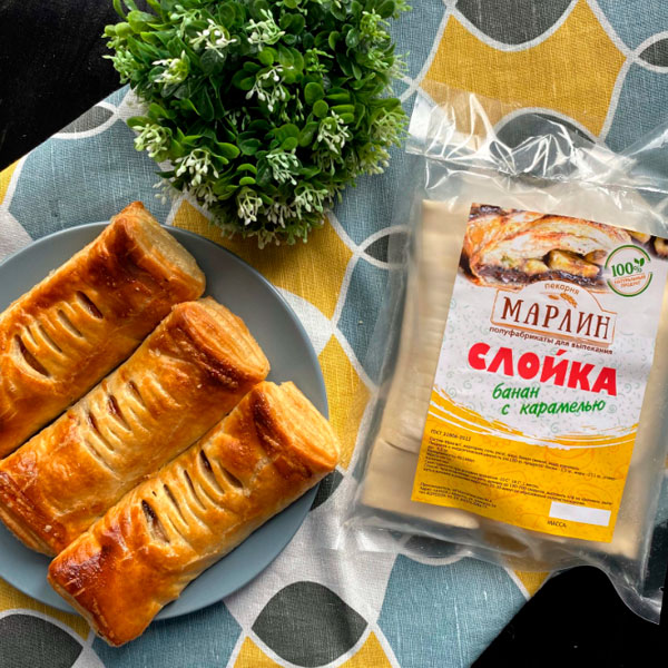 Фото Слойки с бананом и карамелью