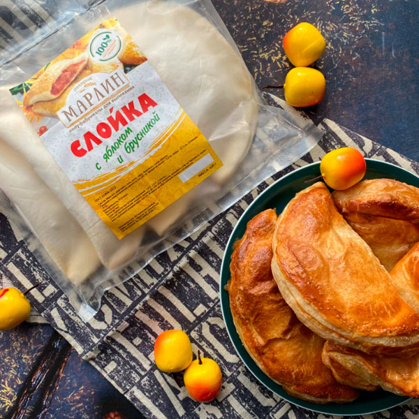 Фото Слойки с яблоком брусникой