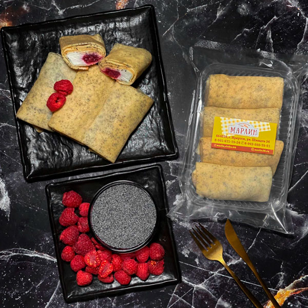 Фото Блины с маком, малиной и творожным сыром