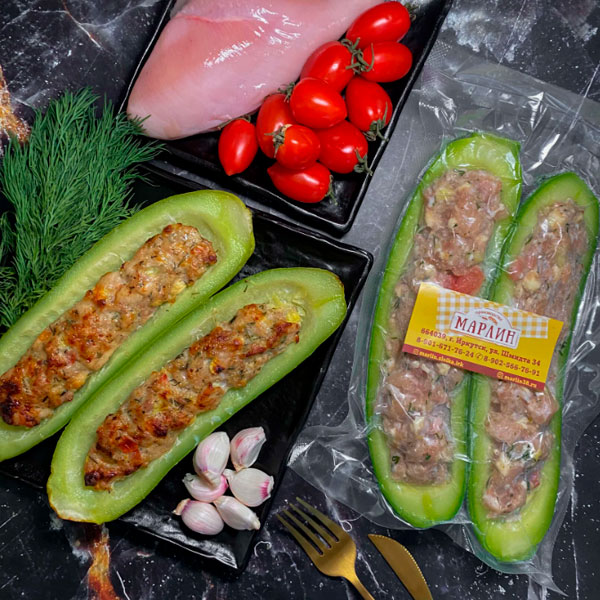 Фото Лодочки из кабачков с курочкой, овощами и зеленью