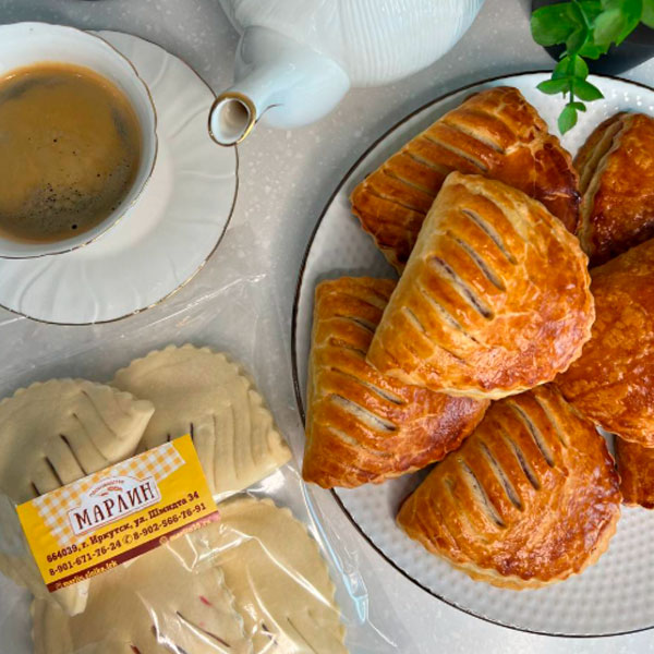 Фото Слойка с вишней слоено-дрожжевая