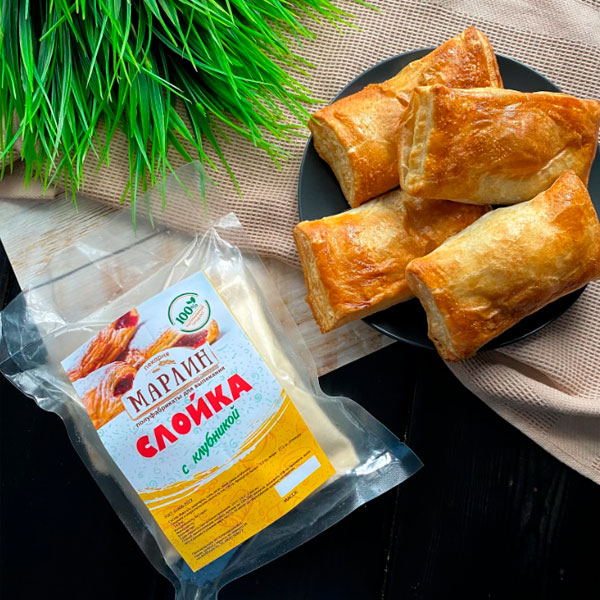 Фото Слойки с клубникой