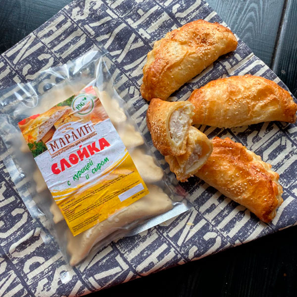 Фото Слойки с курицей и сыром