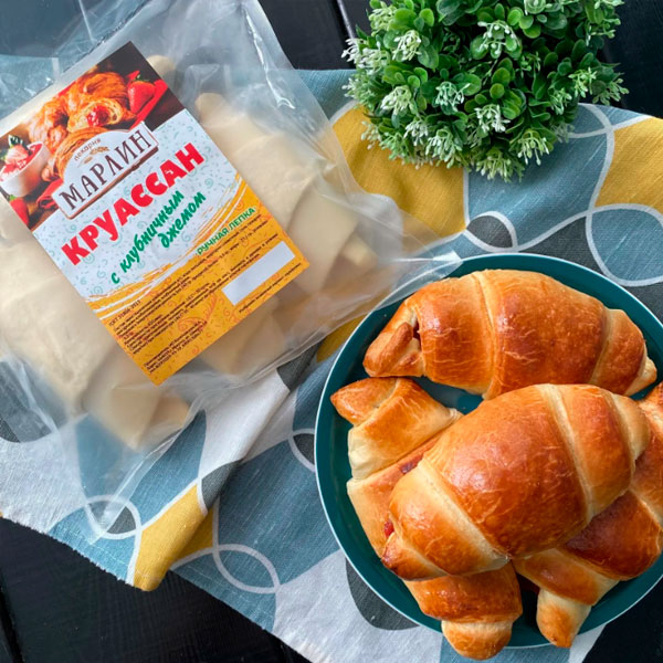 Фото Круассаны с клубничной начинкой